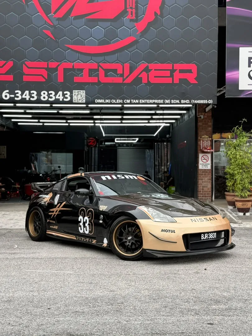 Black and gold Nismo-style racing wrap on a Nissan 370Z by Z-Sticker, Klang
