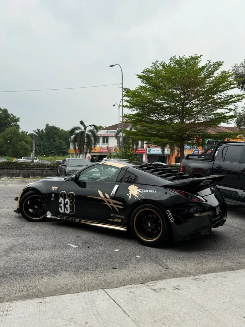 Rear view of black and gold racing wrap on a Nissan 370Z by Z-Sticker
