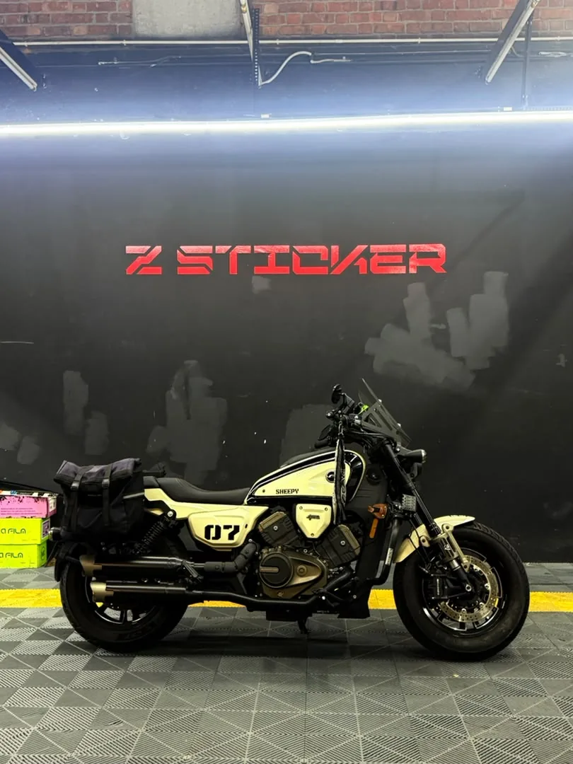Custom cream and black wrap on a retro-style motorcycle by Z-Sticker