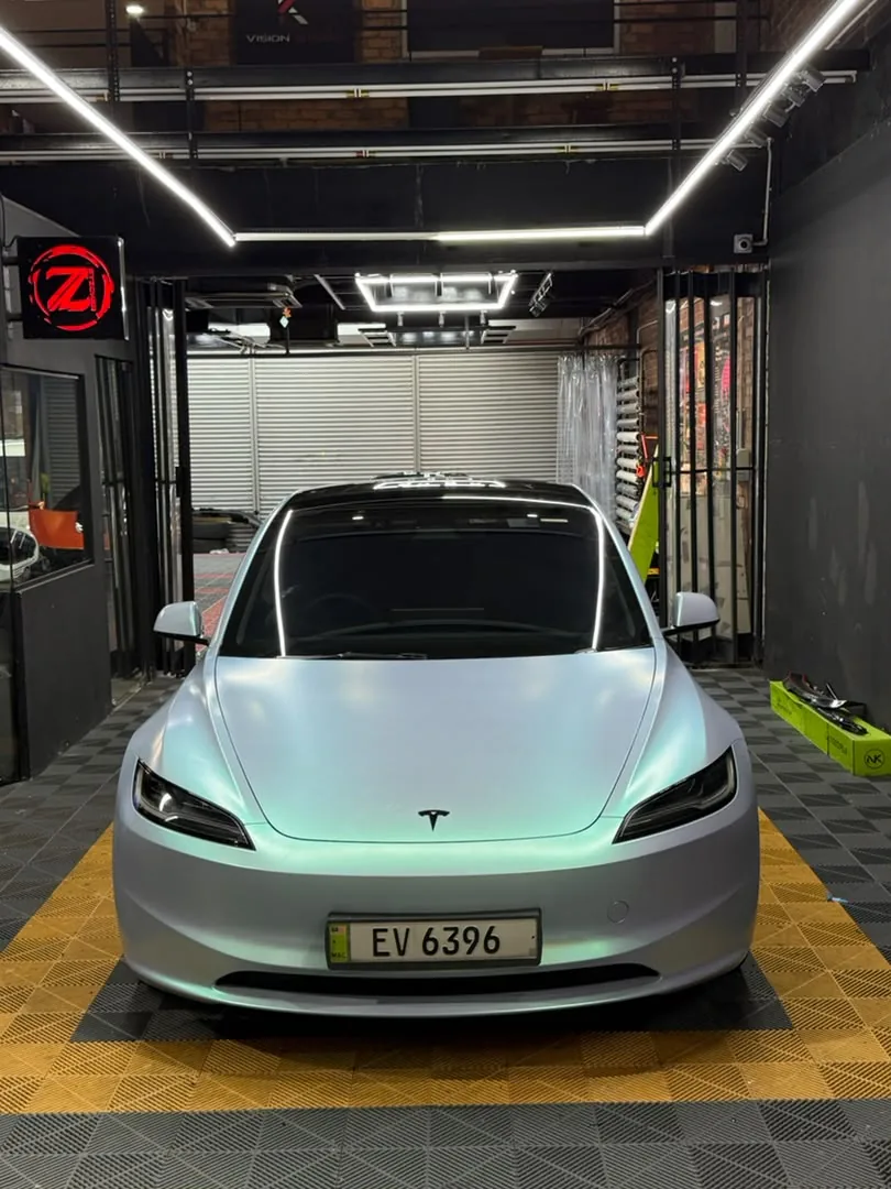 Pearl white iridescent wrap on a Tesla Model 3 by Z-Sticker, Klang